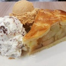 Craving for a hearty supper like this good old Apple pie with smooth, rich ice cream on the side!