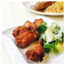 Buffalo Drumlets [$5.90] 🍗
Tiny yet satisfying drumlets that are tangy and impressively prepared with salad on the side.