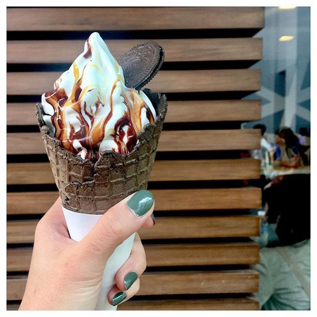 Choco Caramel Jumbo Cone 🍦
Can you tell that this cone of soft serve is from McDonald's?