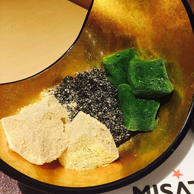Sanshoku warabi mochi ($8.80++) in 3 flavours, kinako,goma and matcha.