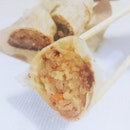 Popiah [$1.20]
Turnip, bean sprouts, lettuce, carrots, fried tofu, prawns, peanuts, peanut powder, fried shallots, omelette wrapped with Popiah skin and sweet sauce.