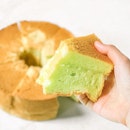 Pandan Cake [S$4.50]
・
Bought it at a random neighbourhood store cause I had cravings for some fluffy pandan cake.