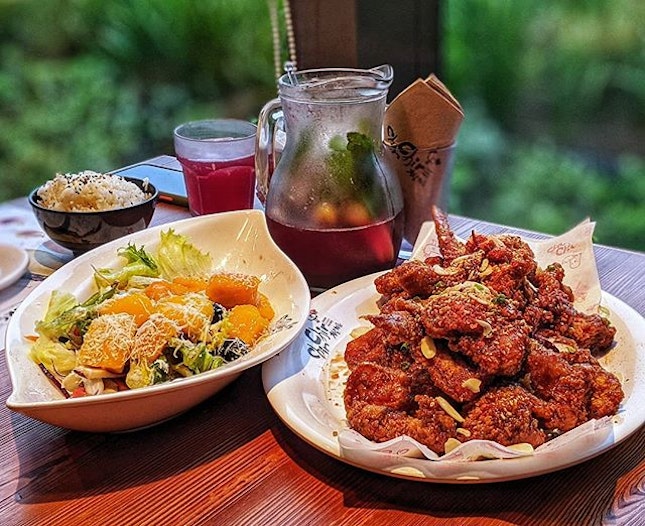 Chir Chir 🐔🐔
:
:
#singapore #sg #igsg #sgig #sgfood #sgfoodies #food #foodie #foodies #burpple #burpplesg #foodporn #foodpornsg #instafood #gourmet #foodstagram #yummy #yum #foodphotography #nofilter #dinner #weekday #fried #chicken #friedchicken #korean #mango #salad #jem #jurongeast