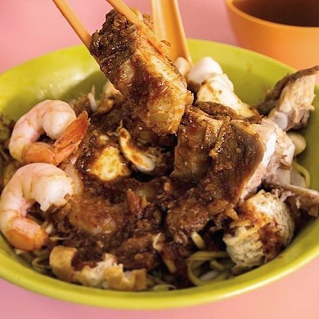 If you like pork ribs, prawn and CHILLI - this is for you.