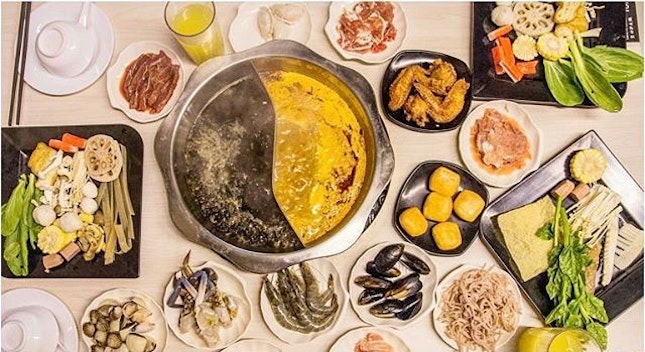 King’s Laksa Steamboat offers a steamboat buffet priced at $20.80++ (weekday lunch) and $25.80++ (dinner and weekends).