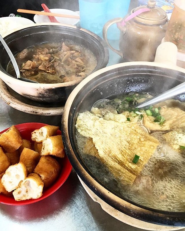 My all time favourite Bak Ku Teh and sesame chicken in JB, cooked over charcoal.