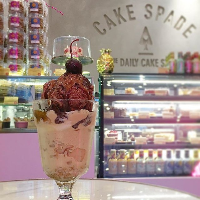 It's my first visit to Cake Spade and they told me that their Cake Shakes are not available until after Chinese New Year!