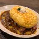 Though this “Omu” Soufflé Curry Rice did not give that lava flowing wowness, the fluffiness of the egg went pretty well with the concentrated flavours of meats, Japanese curry and stew.