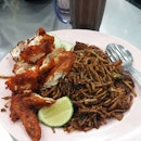Yummy Mee Goreng Ayam to fuel the long day!!