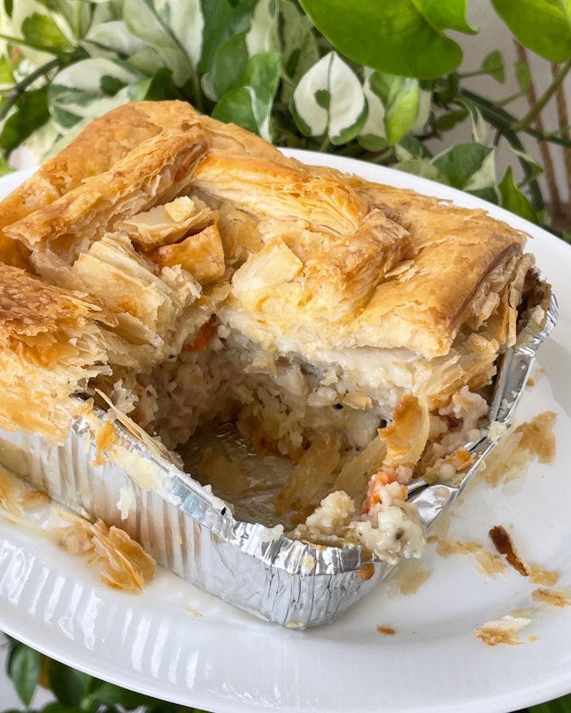 TRADITIONAL 70 YEARS CHICKEN PIE