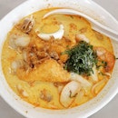 #sgfoodunion 8⭐ / 10⭐ Deluxe premium Laksa that has 5 scallops, a few prawns, cockles, egg and fish cakes @ S$6 from Qi Ji Eatery at The Star Vista mall