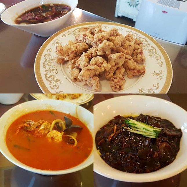 Super craving for some nice 'jjampong' (korean spicy seafood noodle) but seems like I have found a better 'jjajang-myeon' (black soybean paste noodle) and 'tangsuyuk' (sweet and sour pork) instead..