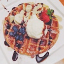 Fruity Waffle w @sirless @ryan.rylan @weione 😻 #sgcafe #cafesg #vsco #vscom #waffle #waffles #dessert #fruits #woodshed #woodshedcafe #igsg #burpple #onthetable #foodstagram #foodphotography #instafood #instafoodie
