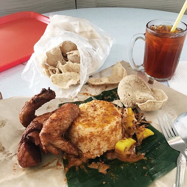 Nasi Kukus Ayam Goreng (RM6) | Keropok (RM3) | Teh 'O Ais (RM1.30)