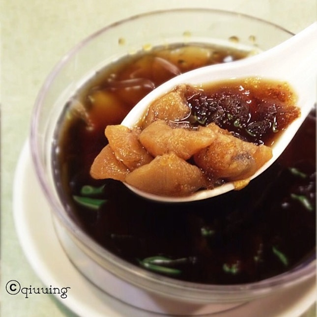 Longan luo han guo dessert, flavoured as a remedy for cold, cough and sore throat.