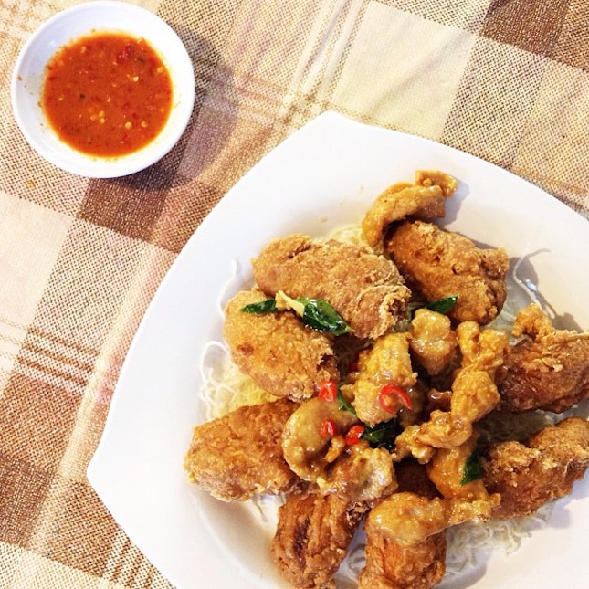 Two types of chicken: tasty chicken and prawn paste chicken wings.