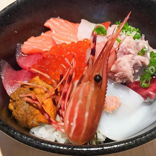 Unlike most Japanese restaurants in Singapore, Ryoshi Sushi Ikeikemaru at Liang Court flies their sashimi fresh 3️⃣ times a week!
