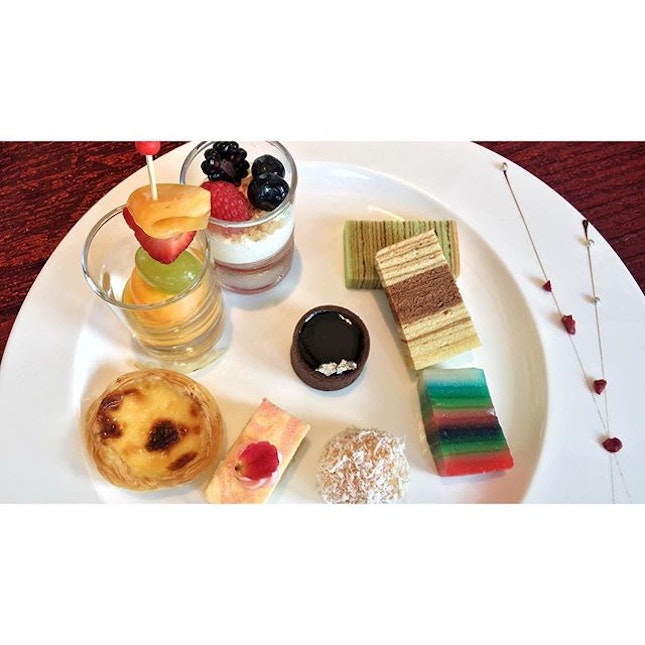 | 🍰 My dessert plate is like a Playground、， A plateful of Joy for the Eyes and Mouth。 ...