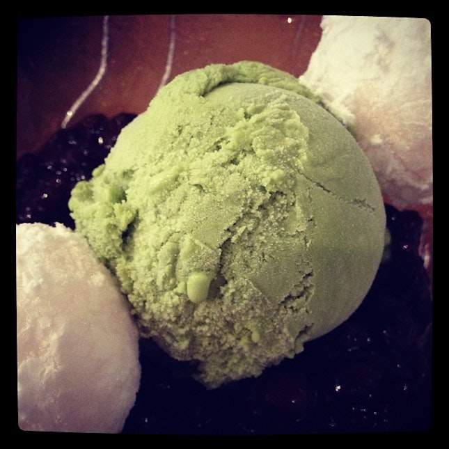 Moshi with green tea ice cream & red bean #burpple