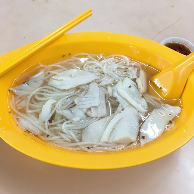 Sliced Fish Beehoon Soup ($5)
