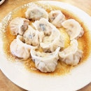 Pan Fried Cabbage Dumpling 锅贴
The crispy layer is slightly salty, for the dumpling its more or less the same.