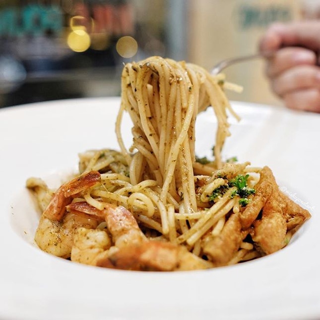 Laksa Spaghetti ($16) - pasta with a local food twist.