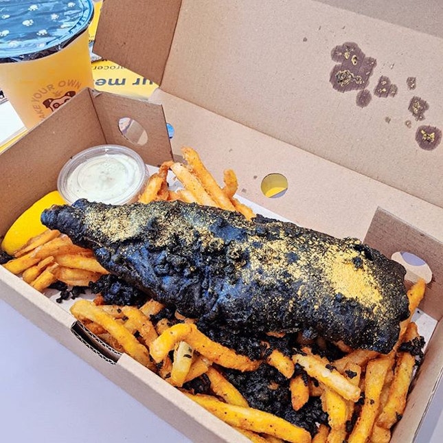 I name it "The Black Gold Bar" so far the best fish & chips I ever had...