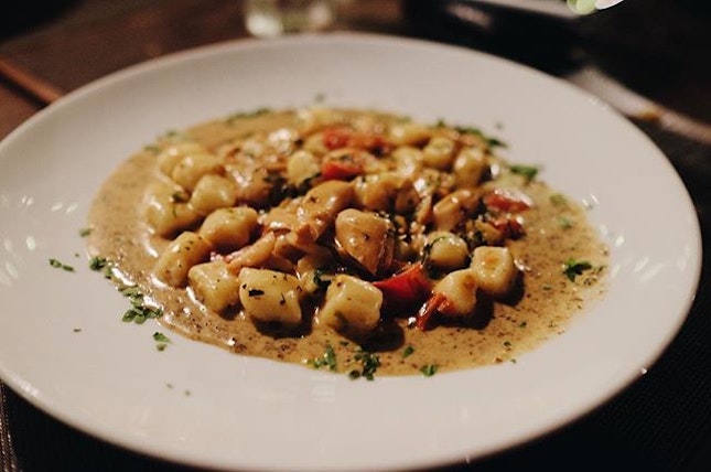 [Singapore] Another special dish we tried was this homemade gnocchi with truffle oil sauce!