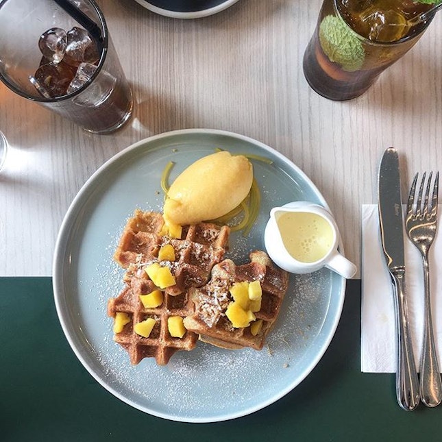 Coconut Waffles (RM24.90)

Passionfruit sorbet with a bit of mango jelly strands and white chocolate ganache.