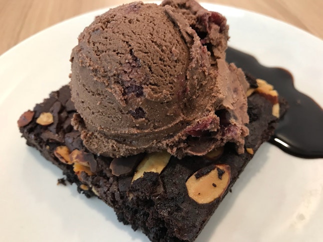 Black Forest Ice Cream With Brownie