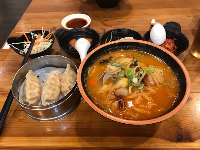 Jjambbong (Extra Spicy Seafood Soup) Set