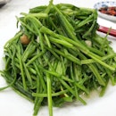 This is a local vegetable which the restaurant recommended.