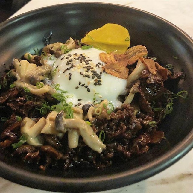 Gyudon ($17++) The first thing that hits you with this dish is that amazing truffle aroma that complements the beef rather than overpowering it.
