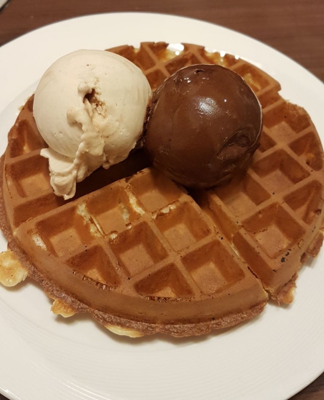 Plain Waffle With Dark Chocolate & Hazelnut Gelato