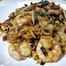 To create a really good Penang Char Kway Teow, first we need very good quality rice noodle (kway teow).