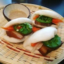 Although it is not the traditional kourou bao that i am used to, I liked the spicy kick from the onions and the sesame sauce.