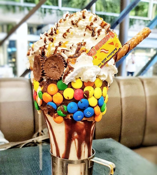 Sweet n' salty crazyshake 🍧

This gargantuan milkshake from @blacktapsg is all things peanut butter and chocolate.