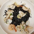 0nly é Squid Ink Pasta was 👍
è rest had nuttin t0 rave b0ut~kinda dry t00
plus p0int they had set lunches that's it
.
