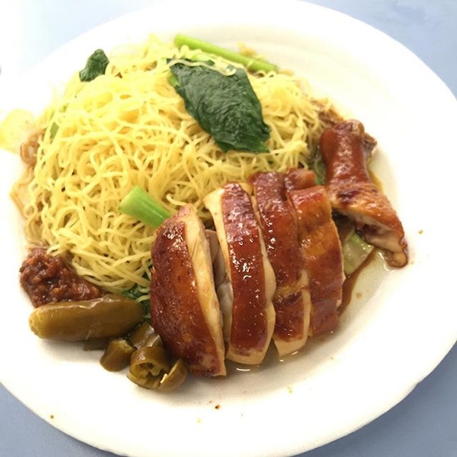 [Hong Kong Soya Sauce Chicken Rice.Noodle] - I would rather queue for hours for this plate of soya sauce chicken noodles than some rice/noodle dishes from vending machine.