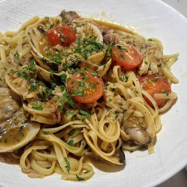 [Telok Ayer Arts Club] - Seafood Fettuccine ($25) is modeled after the traditional French bouillabaisse.