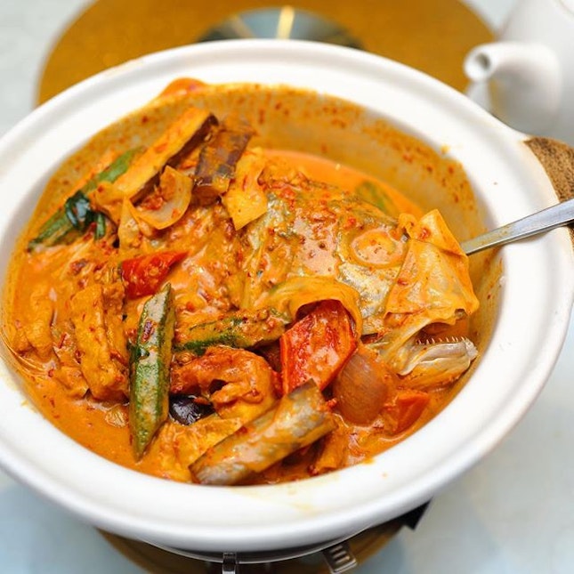 [Famous Treasure] - Traditional Fish Head Curry in Claypot ($35).