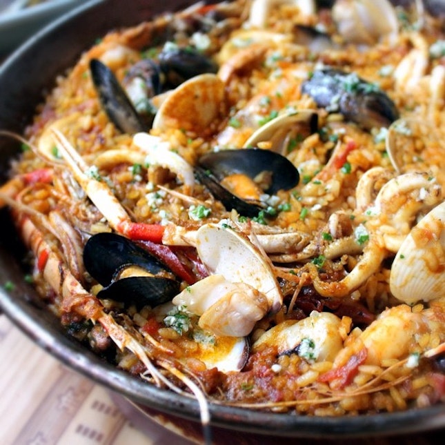 Check out the yummy seafood paella from new Spanish restaurant Bomba Seafood Paella. Review at *่DanielFoodDiary.com