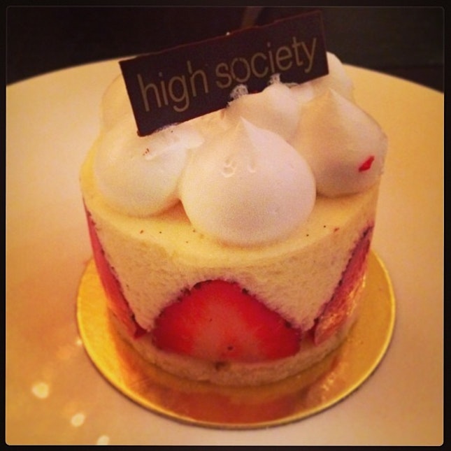 Strawberry Short Cake #strawberry#short#cake#cream#sponge#biscuit#dessert#sweettooth#christmas#eve#latepost#marinabaysands#singapore#highsociety#teatime#instatag#instadessert#instalikes#igsg#igfame#potd#photoadaydecember#iphone5c