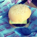 A Burger.. With a SPOON? 😳