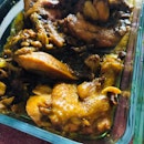 Chicken in olive oil, honey, tumeric and garlic #buhaykatipunera #pushmoyanteh #selah