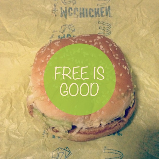 #free #mcchicken #burger #instafood #instafoodapp #instagood #food #foodporn #photooftheday #picoftheday #instadaily #singapore #food #foodporn #restaurant #day