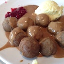 Meatballs for lunch with dearies #lunch #friends #meatball #mashpotato #food #jam #gravy #yummy