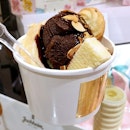 This dark chocolate ice cream so good!!