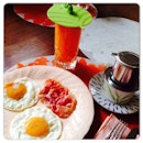 Breakfast prepared by mum ~ thank you mummy 💖💕
@instagram @igsg #instafood #instagram #instacollage #igsg #igfood #sgfoodies #egg #ham #breakfast #grapefruit #orange #juice