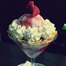 Free Ice cream 😄#yummy #dessert #icecream #strawberry #cream #picoftheday #likeforlike #instadaily